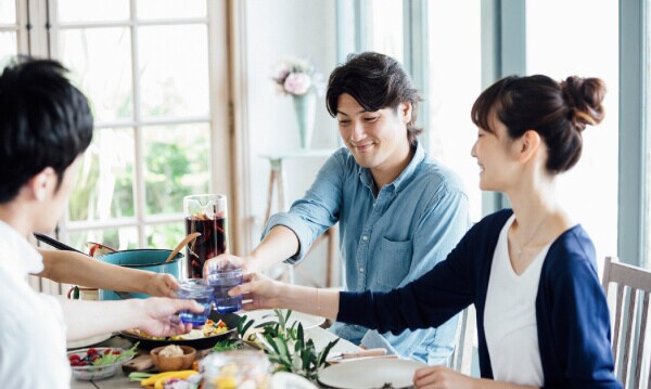 隣に陣取ろうとする