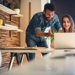 職場恋愛に発展するきっかけって何？ 男性からのサインに気付くポイントとは