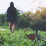 若い人の「結婚離れ」が深刻。結婚しない理由とは