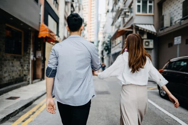 女の子から手をつなぐには何回目のデートが良いのか?
