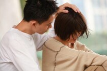彼女が嫉妬をする8つの原因とは？ うまく付き合う対処法もあわせてご紹介