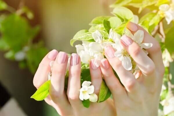 婚活パーティーの時、ネイルってどうしてる? 男性の本音と好感度の高いものをご紹介