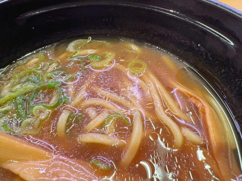 とろっとしたスープは見るからに濃厚そうですが、一口スープを飲んでその優しい味わいにびっくり！