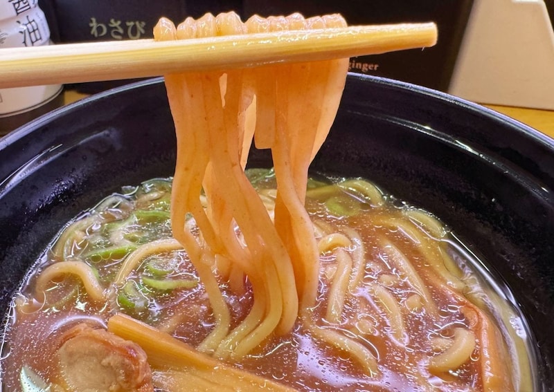 とろみのあるスープは麺にもよく絡んで◎