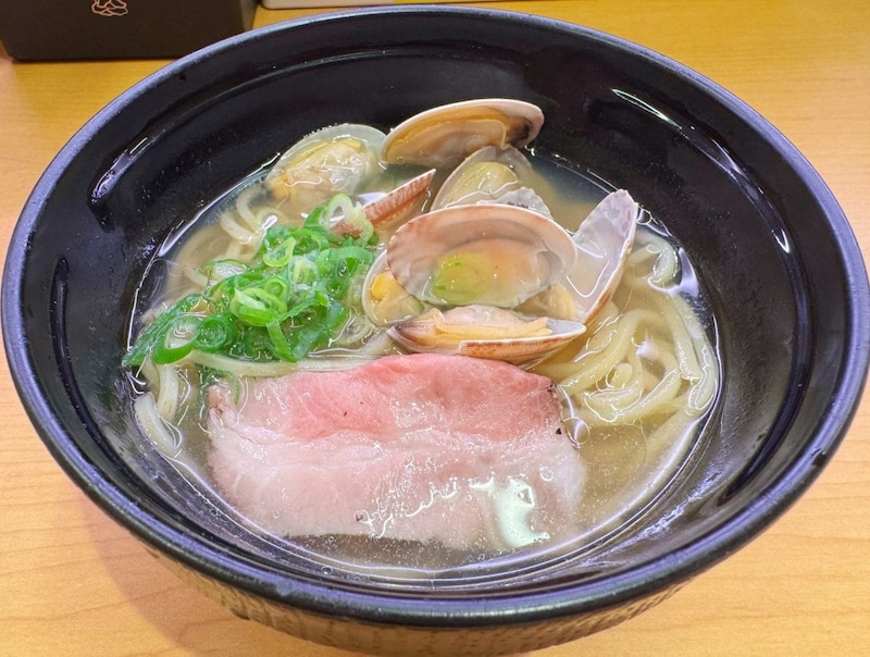 大阪の実力店“麺匠至誠”監修「あさり入り 貝だし塩ラーメン」