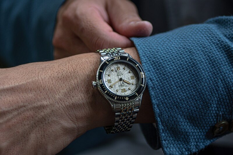 希少素材であるメテオライト（隕石）を採用した文字盤