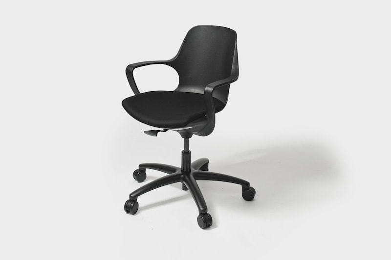 カナデモノ Unique - Style All Black ユニークなフォルム デスクチェア ¥29,800