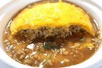 【月見背徳メシ爆誕】ファミマ新作はニンニク系だけじゃない!? 昼食OKな軽め系まで“多彩な月見”を実食レビュー