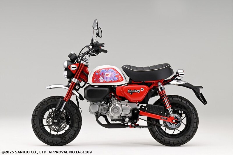 ホンダ「モンキー」とサンリオ「クロミ」がコラボ!ホンダ純正アクセサリー「Honda×Kuromi モンキー125用タンクサイドパネル」が登場