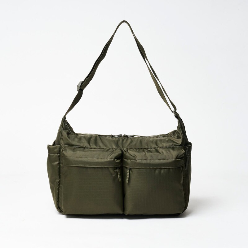 「ユニクロ　マルチポケットショルダーバッグ」