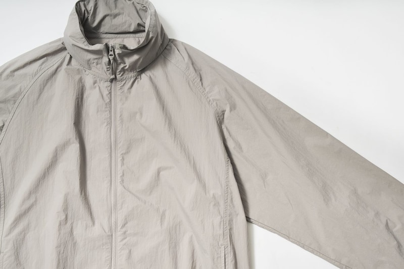 生地に自然なシワ加工を施しているため、シワが目立ちにくい