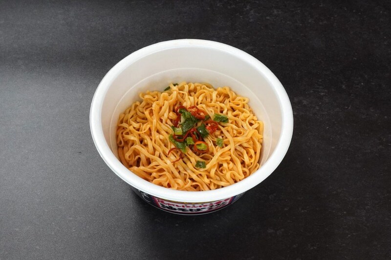 日清食品
チキンラーメン汁なしどんぶり 焦がしにんにく香る油そば
