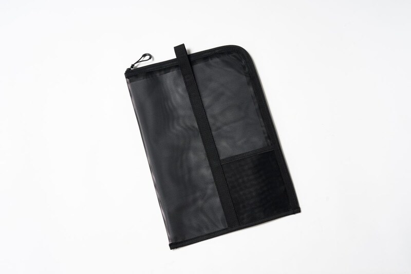 ナイロンメッシュ 縦型書類ケース・仕切り付 ￥690