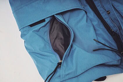 機能的なポケットを多数装備