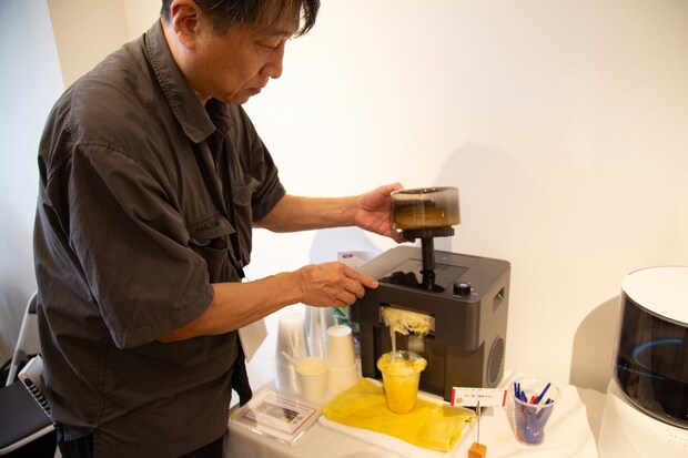 常温のドリンクをタンクにセットするだけで、1分後にはフローズン化されているから驚き