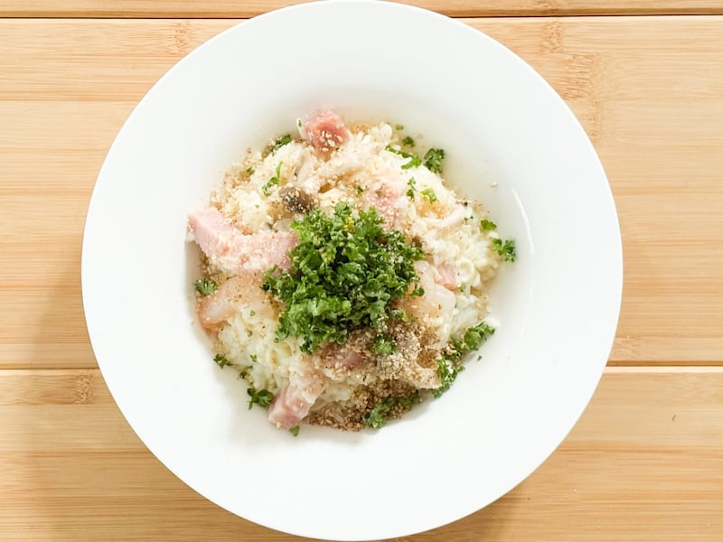 人気の袋麺「サッポロ一番 塩らーめん」をアレンジして作るバターソルティリゾット