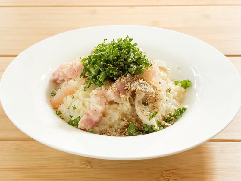 キッチンシステムの整っていないキャンプサイトでも作れ、それでいてアウトドアに似つかわしくないほど上品な味わい