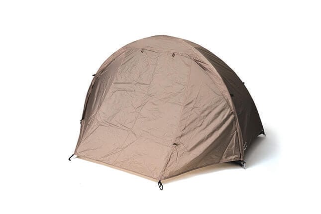 フルクローズ状態でも前室に荷物を置けるスペースがあるので、夜眠るときも安心