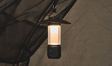 スタンドを外して吊るして使用もできる