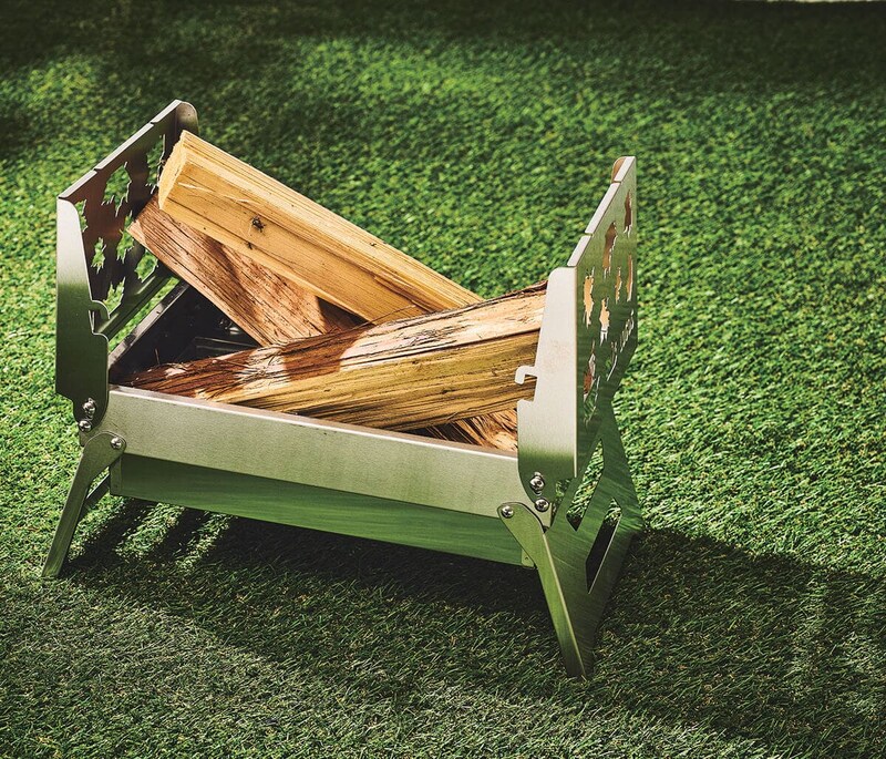 開くだけですぐ焚き火をスタート!これ1つで調理もBBQも!