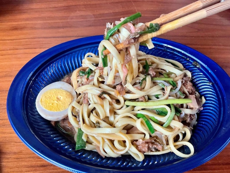 成城石井自家製 五香粉を効かせた自家製魯肉の台湾風意麺（イーメン）