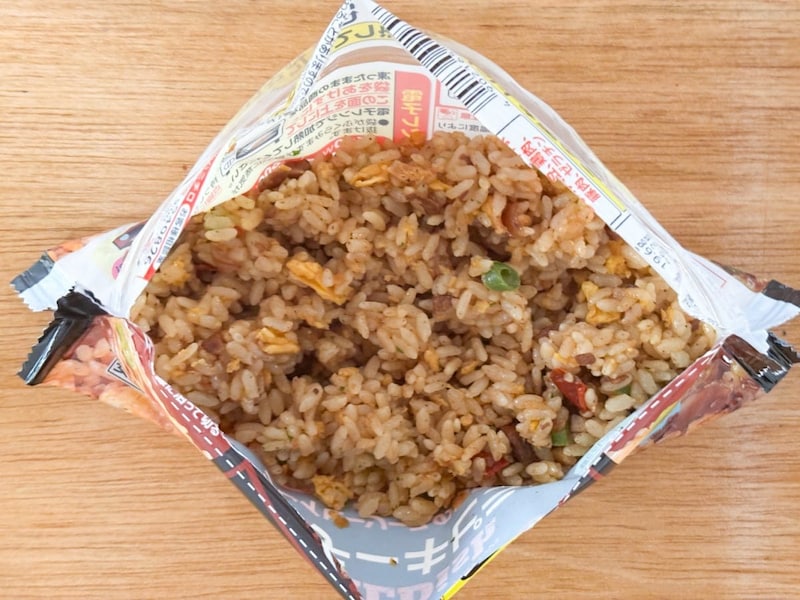 「牛ステーキピラフ」の電子レンジ加温時間は500wで約3分30秒、600wで約2分50秒