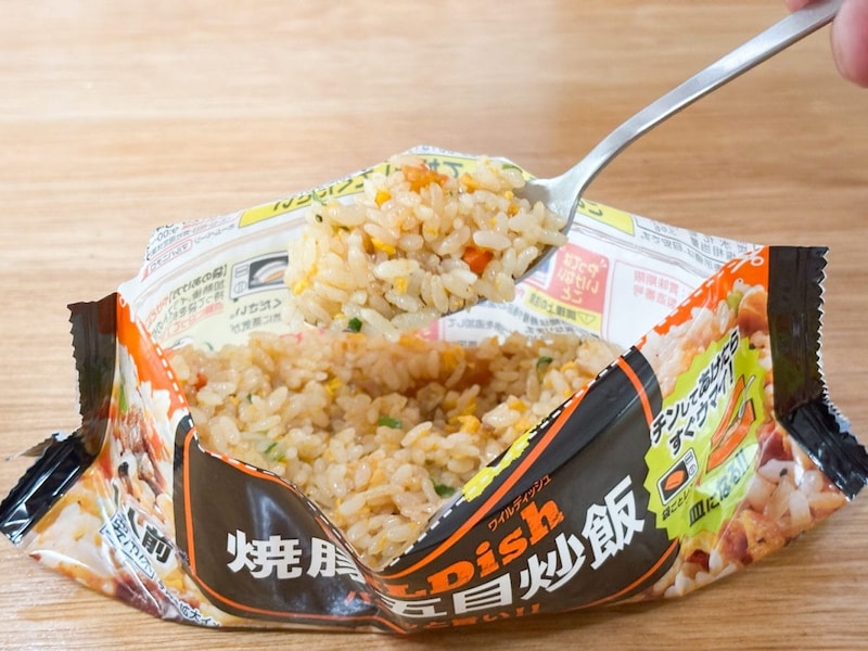 スパイシーで濃いめの味付け、ワイルド系中華といった感じの「焼豚五目炒飯」