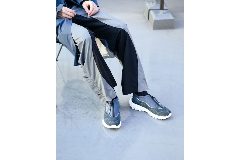 ZIPの開閉具合によりカジュアルにもきれいめなスタイリングにもフィット