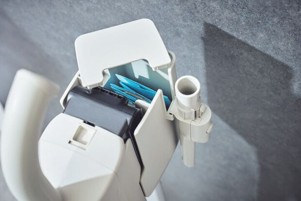 小物入れも付いた便利なスタンド