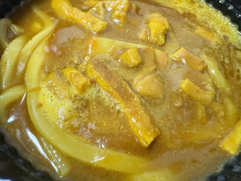 具材の、豚肉・油揚げ・かまぼこはちょっと量が少ないかも