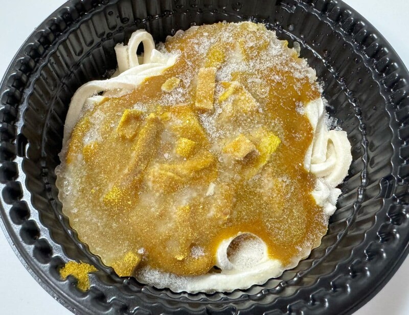 味噌ラーメン同様、150ml程水を入れて600で7分半ほど温めます