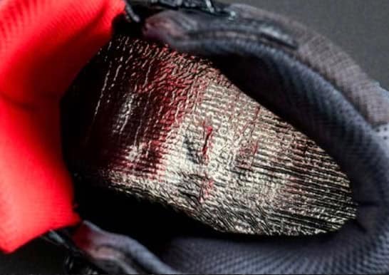 フォイル・ストローベルを中底に採用し、シューズ内の熱を逃さず寒冷地で優れた保温性を発揮