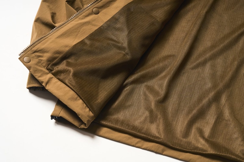 メッシュの裏地で超快適！