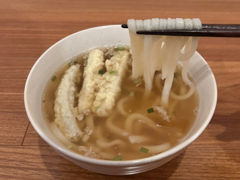 原料配合や工程上の工夫により、麺の柔らかさもしっかりと再現