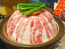 【まるで漫画メシ】赤から「驚異の肉マシマシ鍋」が富士山盛りすぎ…！理性がぶっ飛ぶデカ盛り肉鍋に挑戦してみた