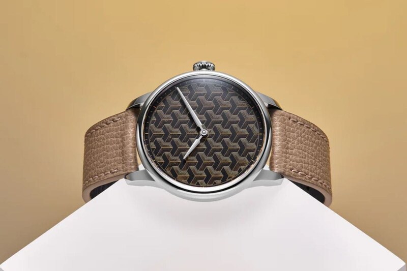 「美しすぎる腕時計」22万本超の金糸が織り成す“幾何学模様”にうっとり…ルイ・エラールの芸術的1本に注目