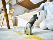 「液体汚れを強力吸引」急な汚れにサッと使える！シャークの最新シミ取りクリーナーが日本初上陸