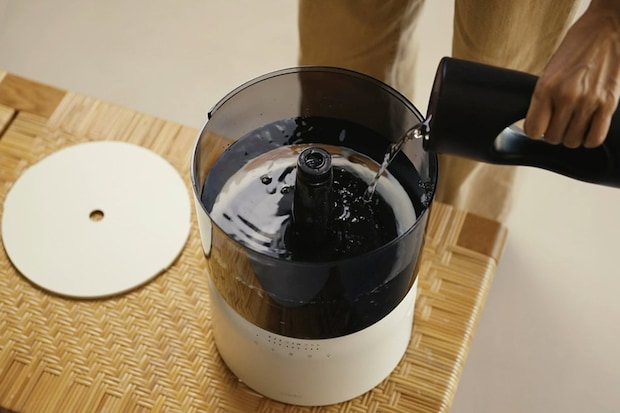 タンク容量はたっぷり5リットルで、開口部が大きいから水を簡単に注ぐことができます