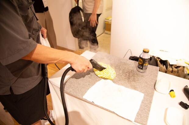 コーヒー染みも簡単に消えていきます。洗いにくい場所の洗浄に超お役立ち