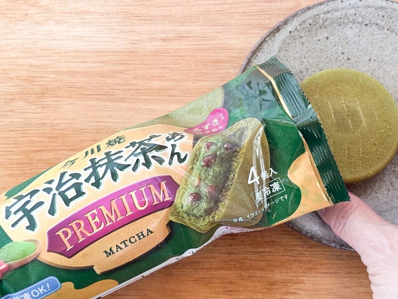 宇治抹茶あんは、ほんのり冷たい状態かほんのり温かい状態にレンチンすることがお勧めされています