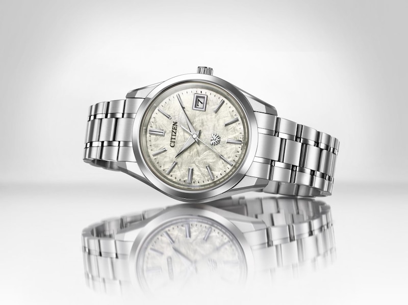 ザ・シチズン「30周年記念限定モデル AQ4100-57C」¥440,000/光発電エコ・ドライブ/38.3㎜径/10気圧防水/世界限定500本/11月13日発売予定