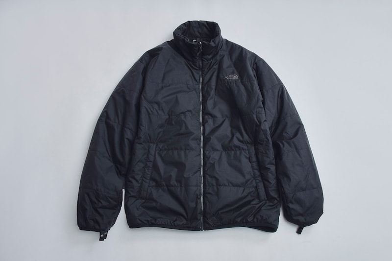 薄くしなやかで、ハリ感のあるナイロン素材で作られたインナー