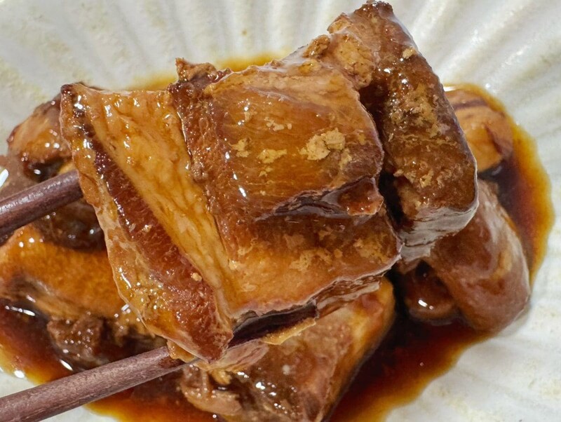 一口食べれば、ホロホロと肉が口の中でほどける極上の柔らかさ！