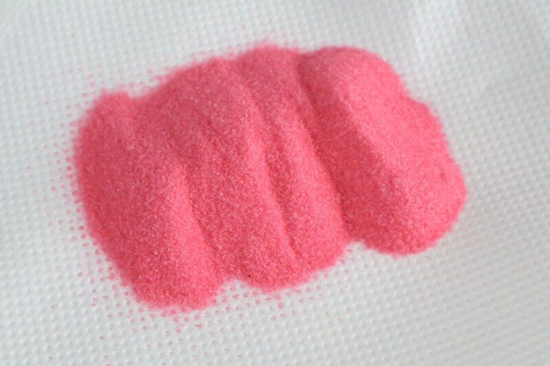 工作用かと思うほど鮮やかなショッキングピンク