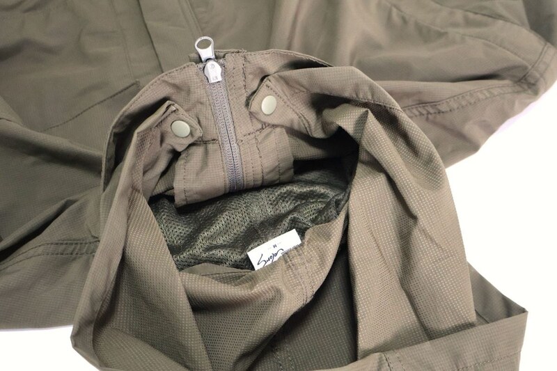 フードもスナップボタンで取り外し可能