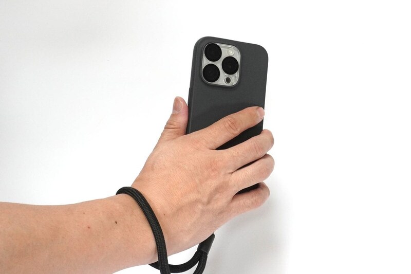 【無印良品】新定番“スマホ用ハンドストラップ”が便利すぎる!太めで快適、男性にも優しい神コスパアクセを使ってみた