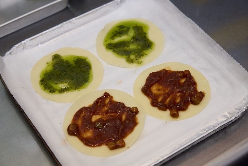 サワーの新定番つまみ確定! レモンサワーとの相性がハンパない!高円寺メタルめし直伝の肉つまみ“お前のギョーピザ”がマジサイコー!