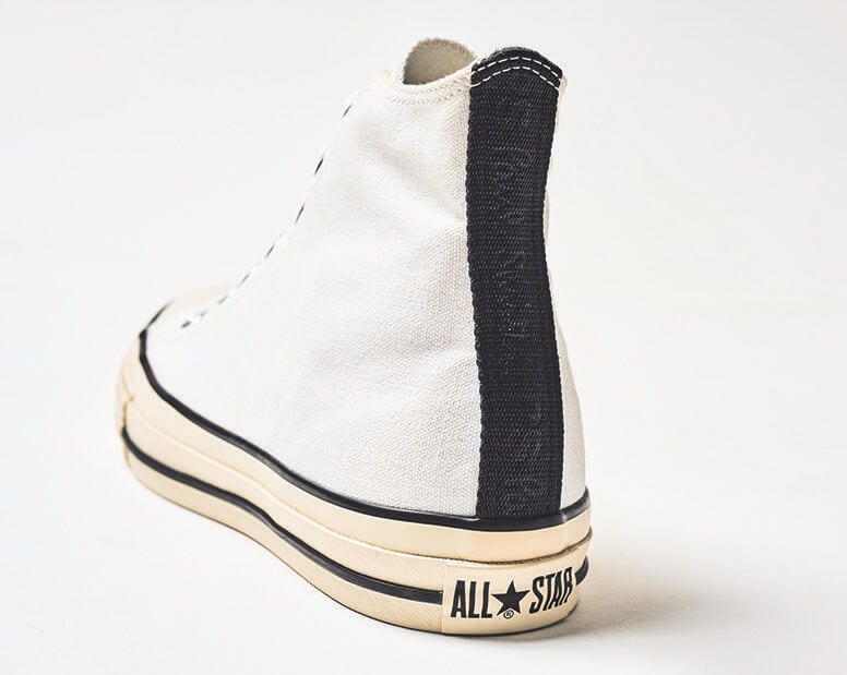 かかと部分にもロゴを発見！