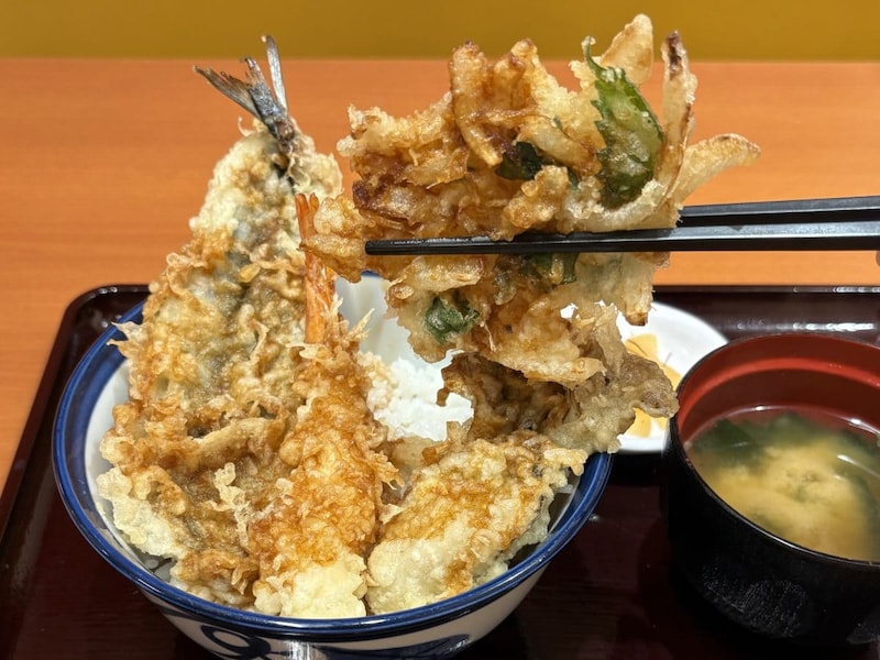 淡路島産玉ねぎの溢れるようなしゃきっとした甘さ、そこに加わる大葉の爽やかな香り、両者のバランスが絶妙