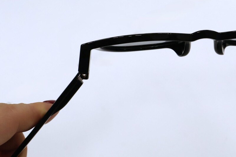 バネ丁番でどんな顔にもフィット